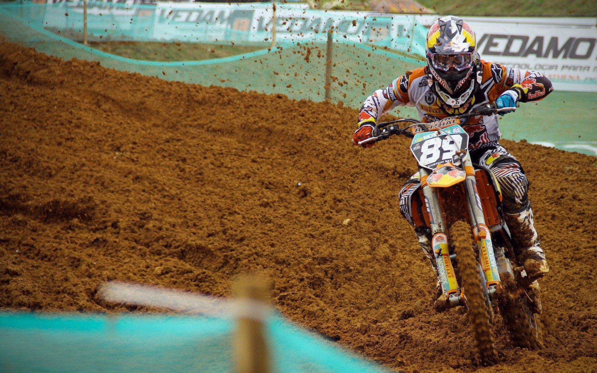 雄鹿队官方分享字母哥赛场霸气暴扣瞬间,再添海报级珍藏引热议